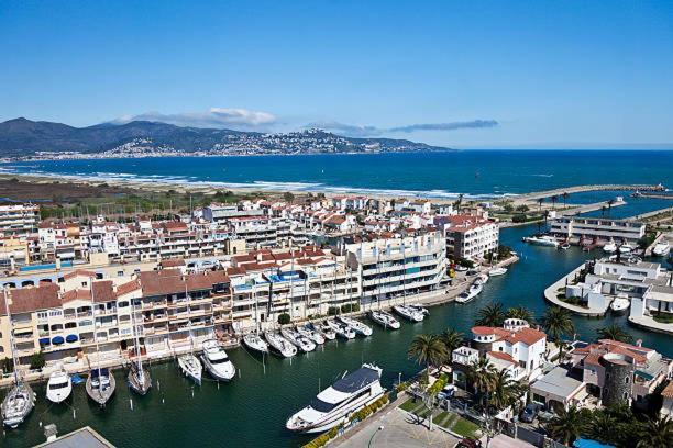 Charmante Maison Coeur De Ville 650M Plage Ampuriabrava Exterior foto