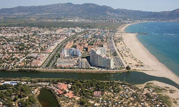 Charmante Maison Coeur De Ville 650M Plage Ampuriabrava Exterior foto